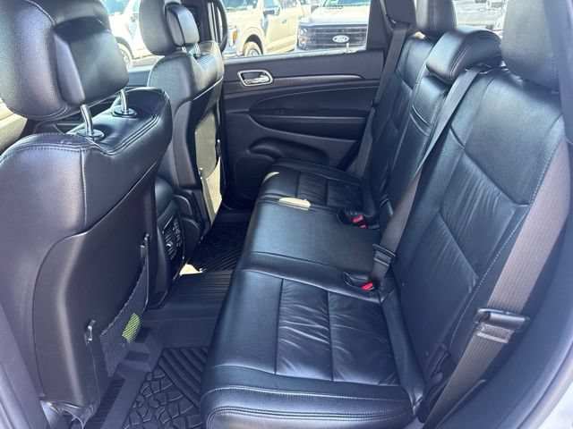 Used 2017 Jeep Grand Cherokee Laredo AWD/4WD image 12