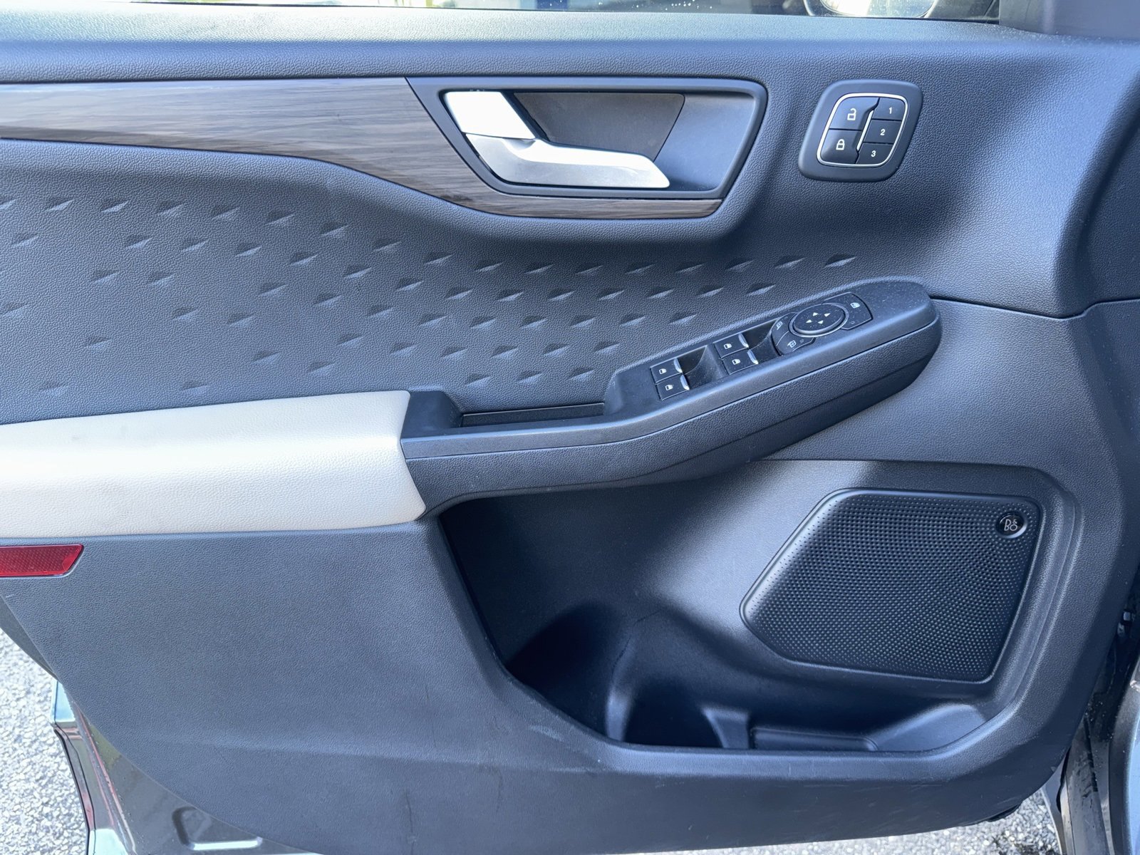 Certified 2020 Ford Escape Titanium w/ Titanium Premium Package 2.0 image 29