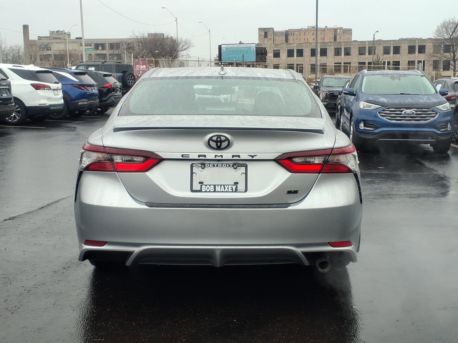 Used 2023 Toyota Camry SE image 3
