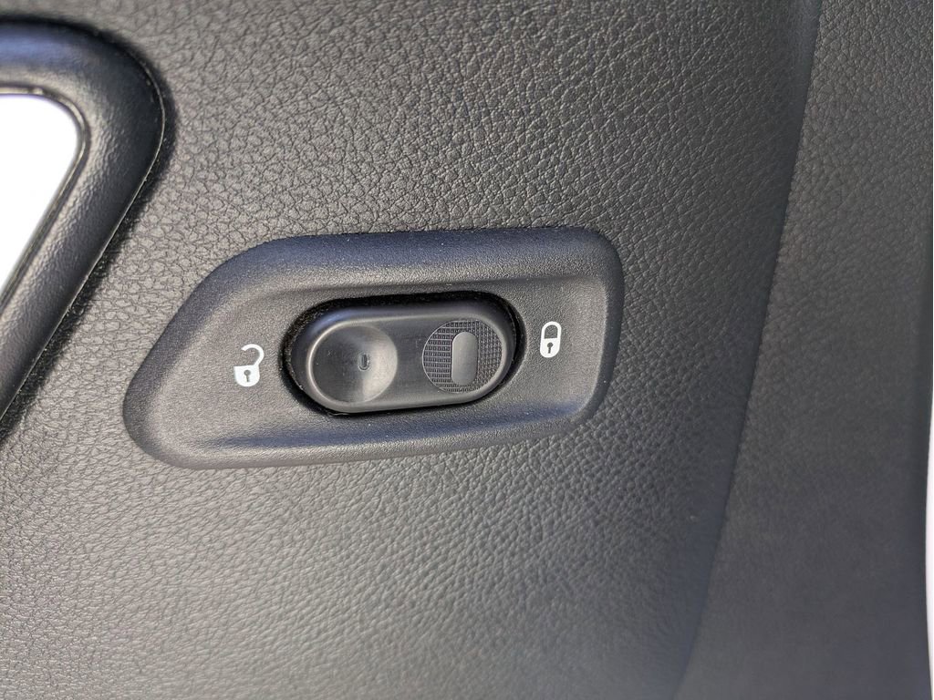 Used 2017 Jeep Wrangler Unlimited Sahara w/ Connectivity Group image 13