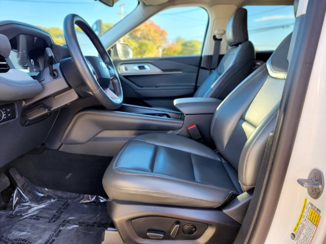 Certified 2025 Ford Explorer Active w/ Active Comfort Package AWD/4WD image 19