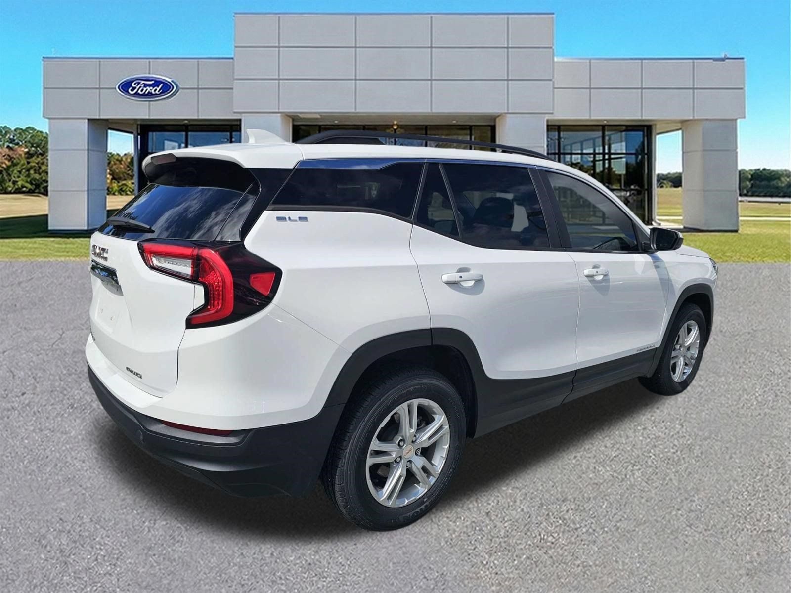 Used 2024 GMC Terrain SLE w/ Driver Convenience Package AWD/4WD image 6
