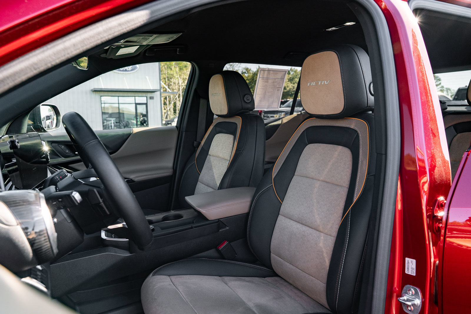 Used 2025 Chevrolet Equinox ACTIV w/ Convenience Package III FWD image 19