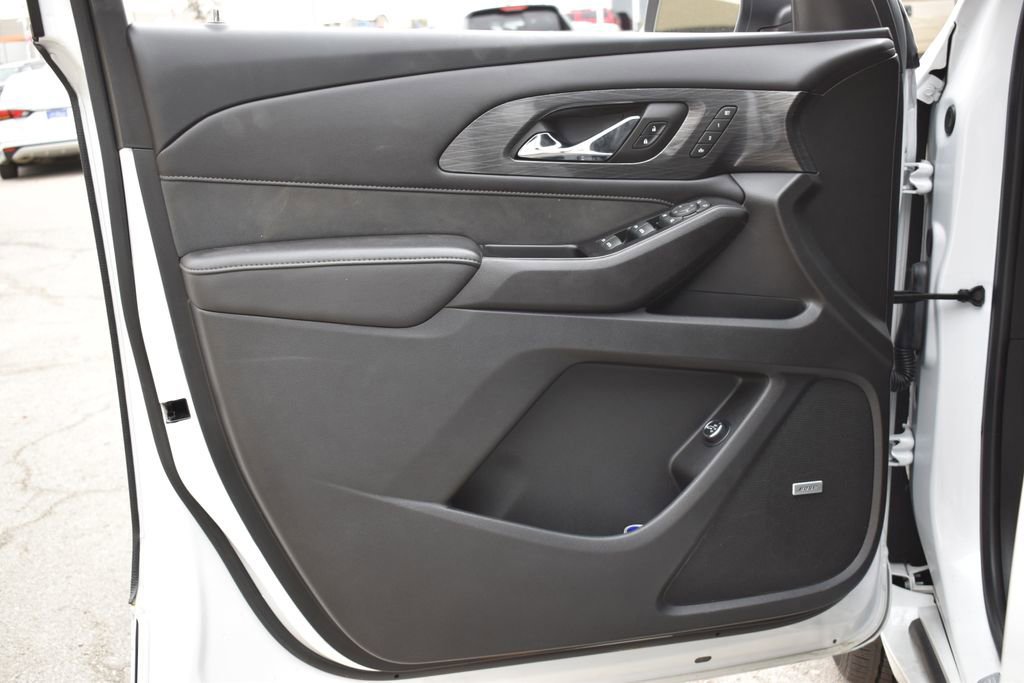 Used 2023 Chevrolet Traverse High Country image 9