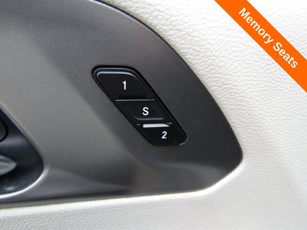 Used 2023 Chrysler Pacifica Touring-L FWD image 6