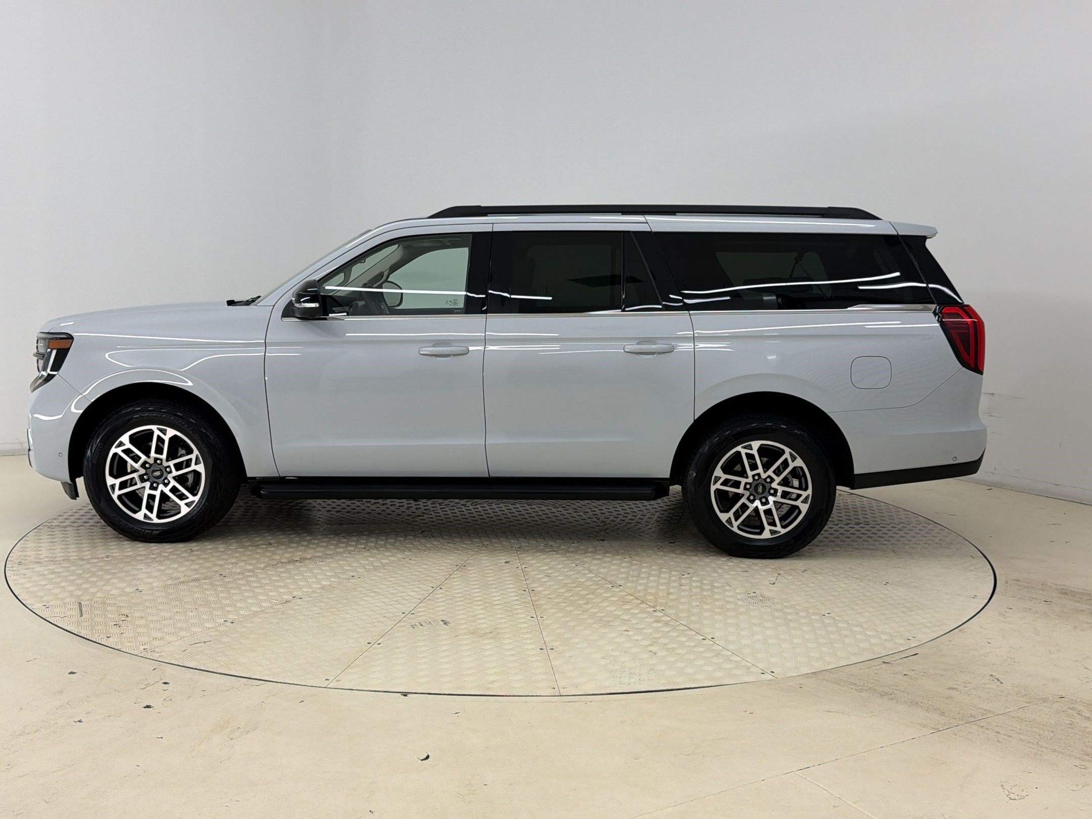 Certified 2025 Ford Expedition Max Active AWD/4WD image 2