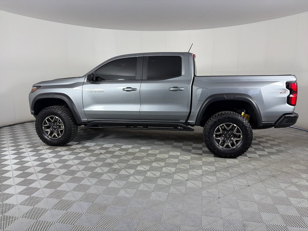 Used 2025 Chevrolet Colorado ZR2 w/ Technology Package AWD/4WD image 4
