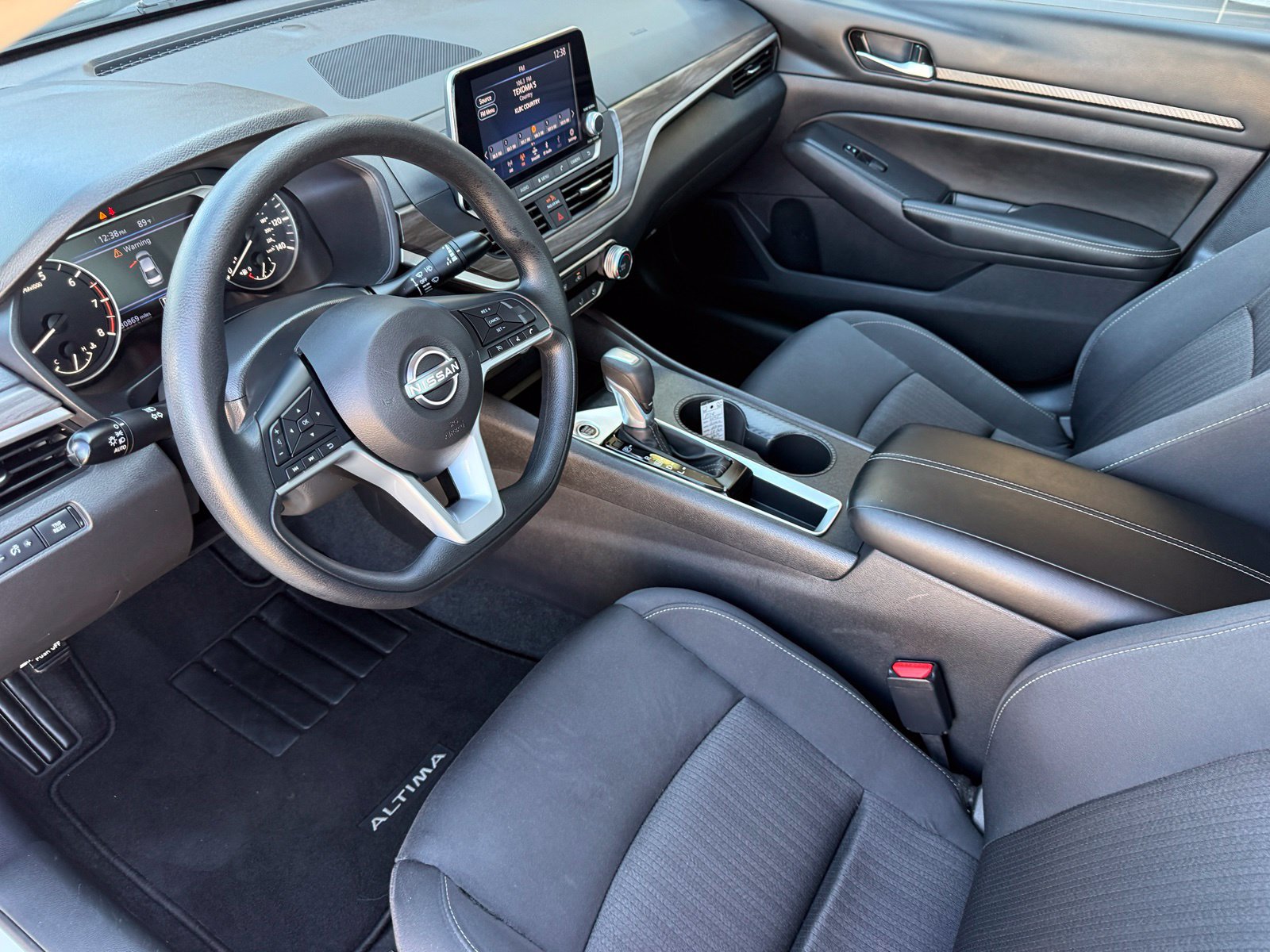 Used 2025 Nissan Altima 2.5 SV FWD image 11