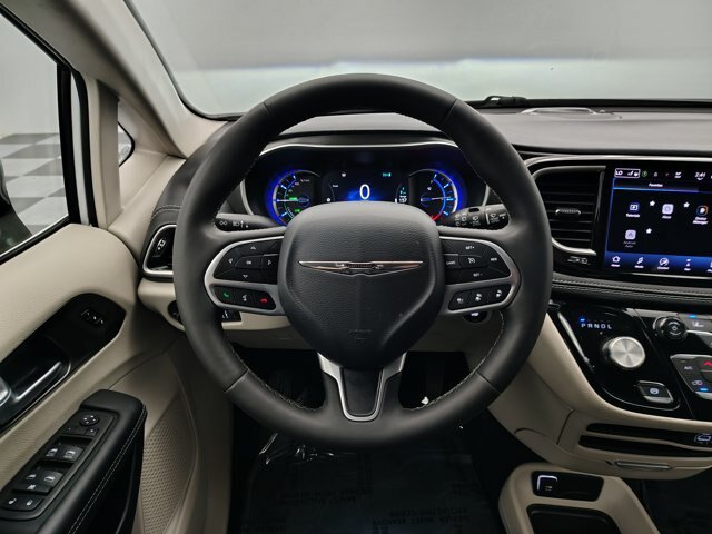 Used 2024 Chrysler Pacifica Limited FWD image 34