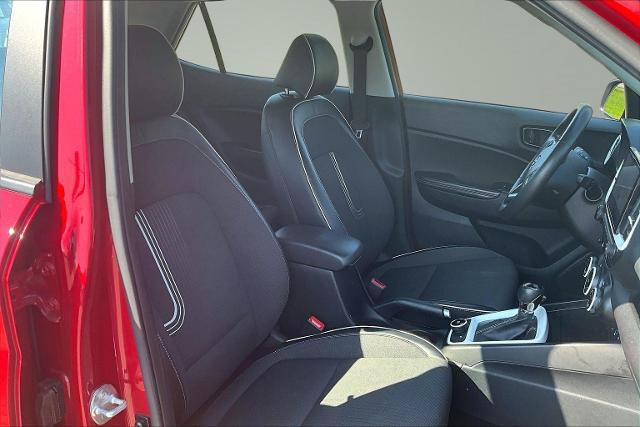 Used 2023 Hyundai Venue Limited FWD image 7