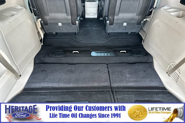 Used 2023 Chrysler Pacifica Touring-L image 16