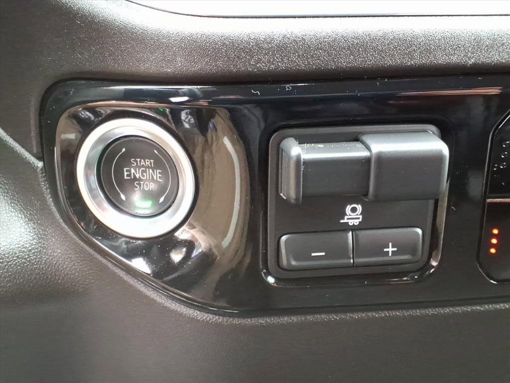 Used 2025 GMC Sierra 1500 SLT AWD/4WD image 24