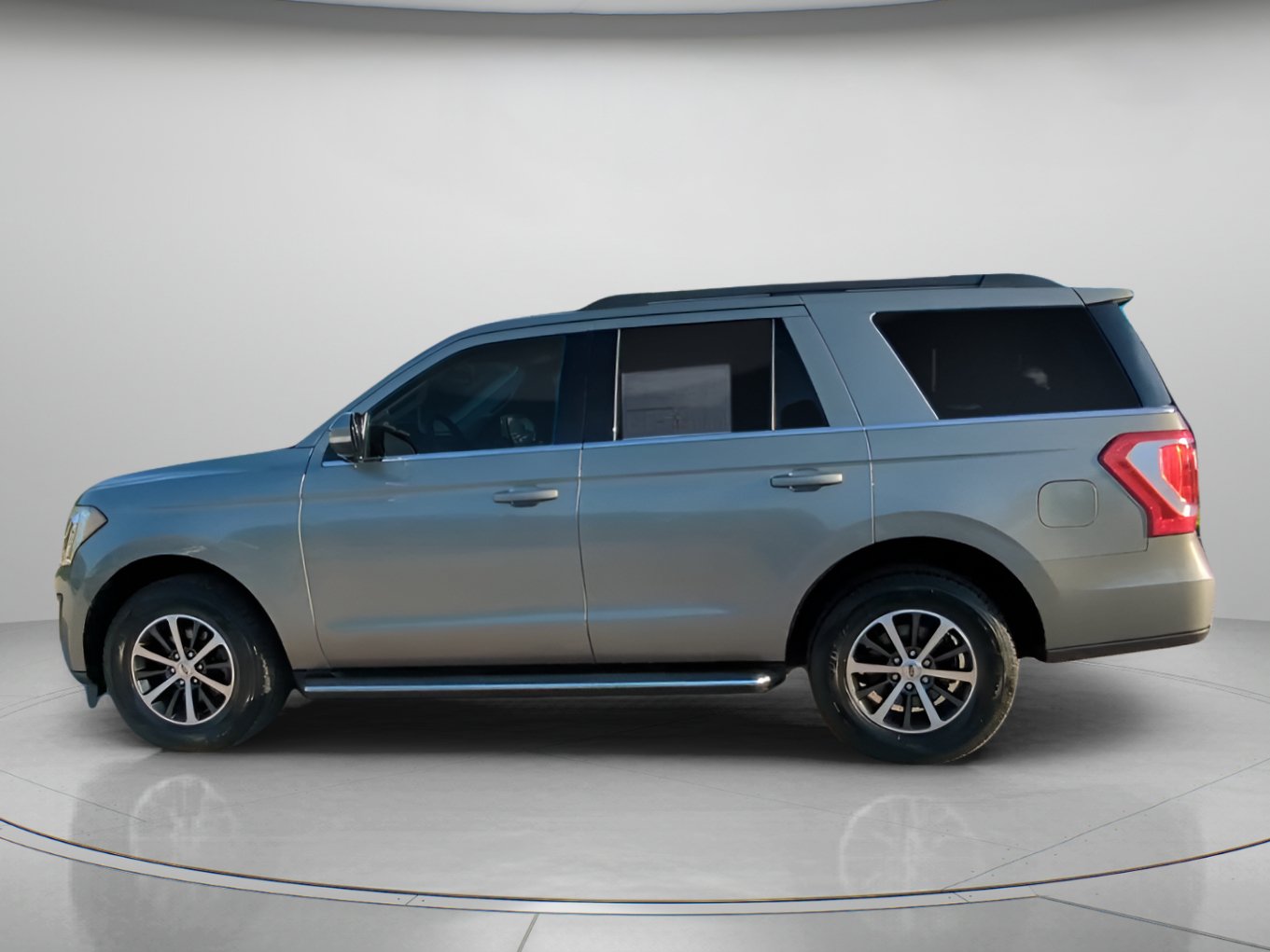 Certified 2019 Ford Expedition XLT w/ Equipment Group 202A RWD image 15
