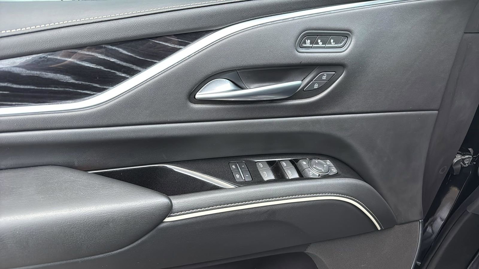 Used 2022 Cadillac Escalade Sport w/ Heavy-Duty Trailer Package image 12