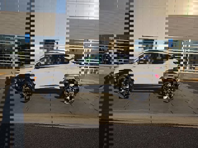 Used 2024 Hyundai Kona Limited image 2