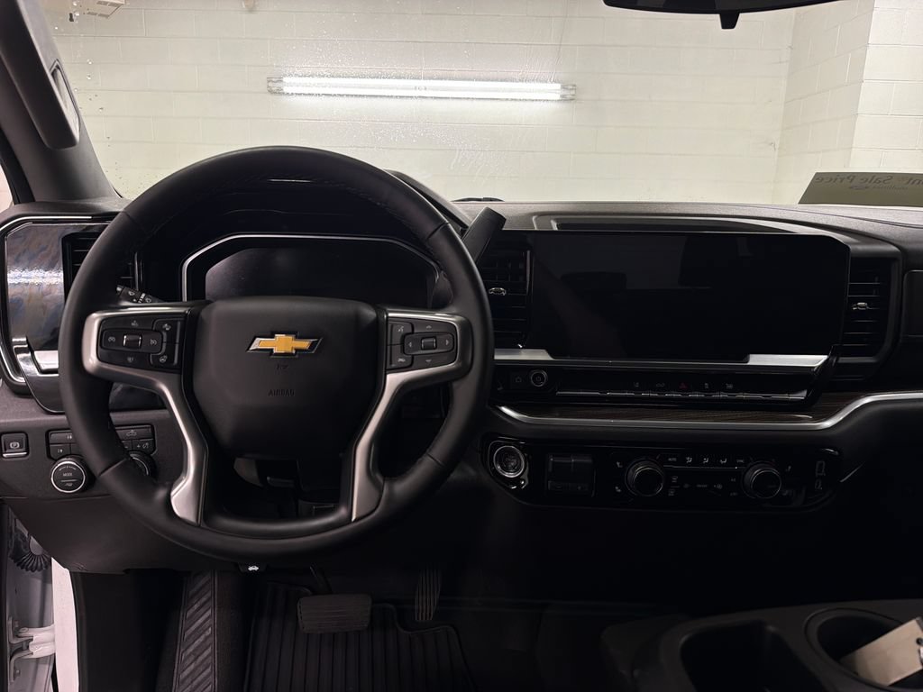 Used 2025 Chevrolet Silverado 2500 LT w/ Convenience Package AWD/4WD image 7