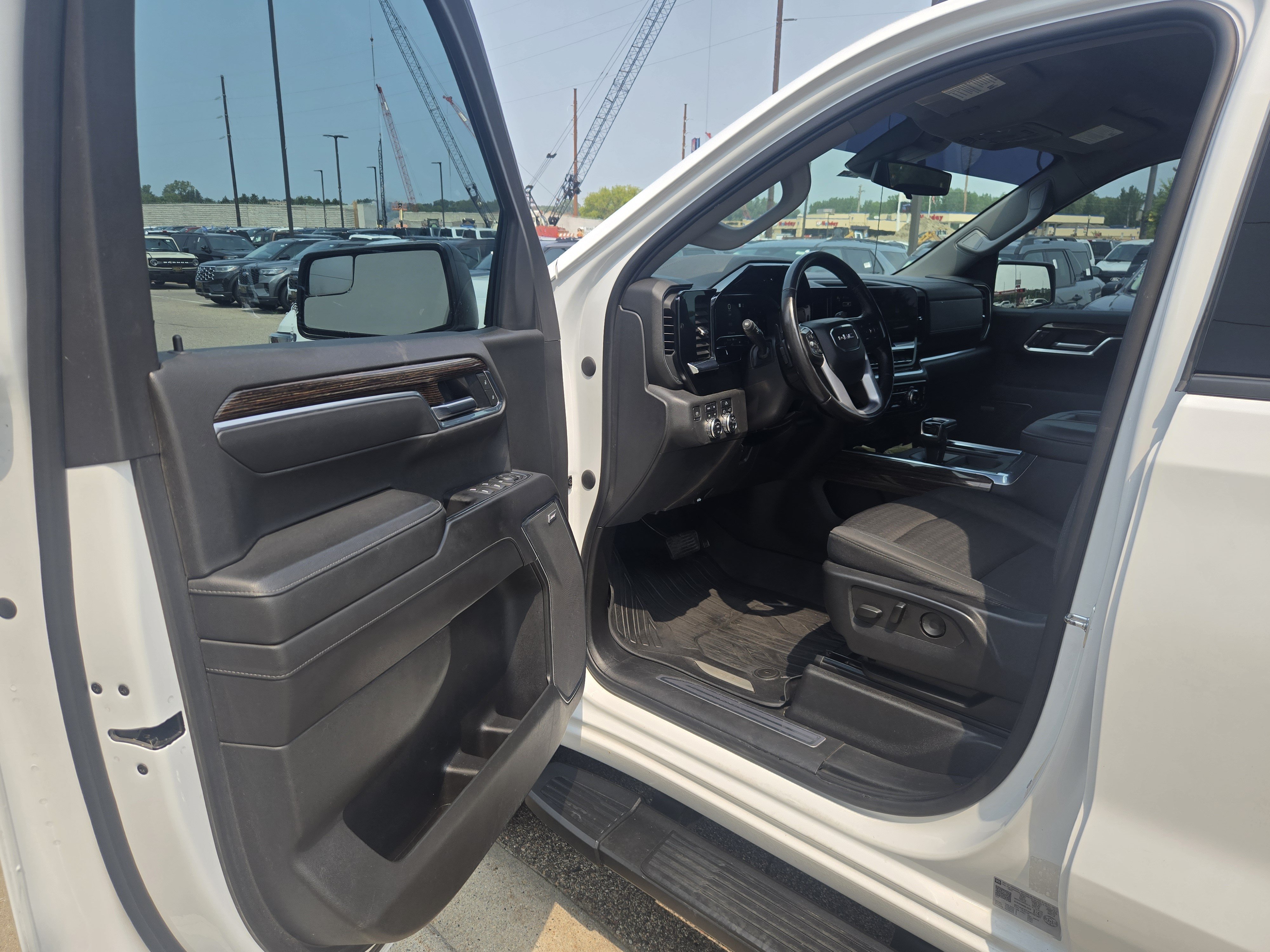 Used 2022 GMC Sierra 1500 Elevation w/ Preferred Package AWD/4WD image 11