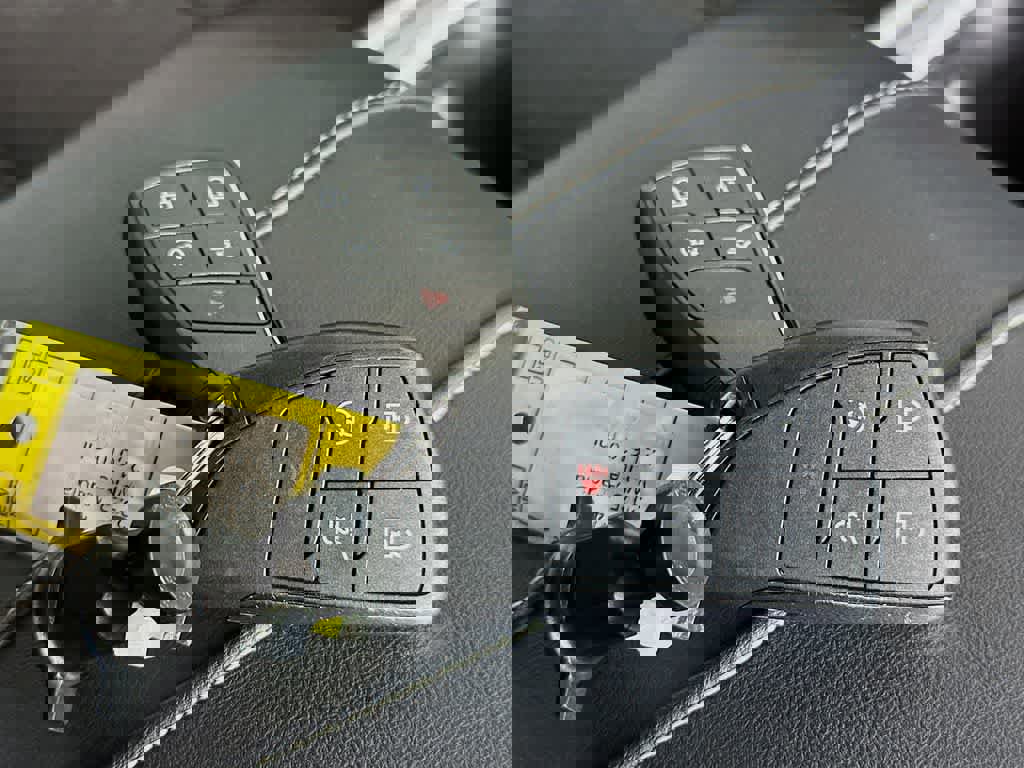 Used 2025 GMC Acadia Elevation image 24