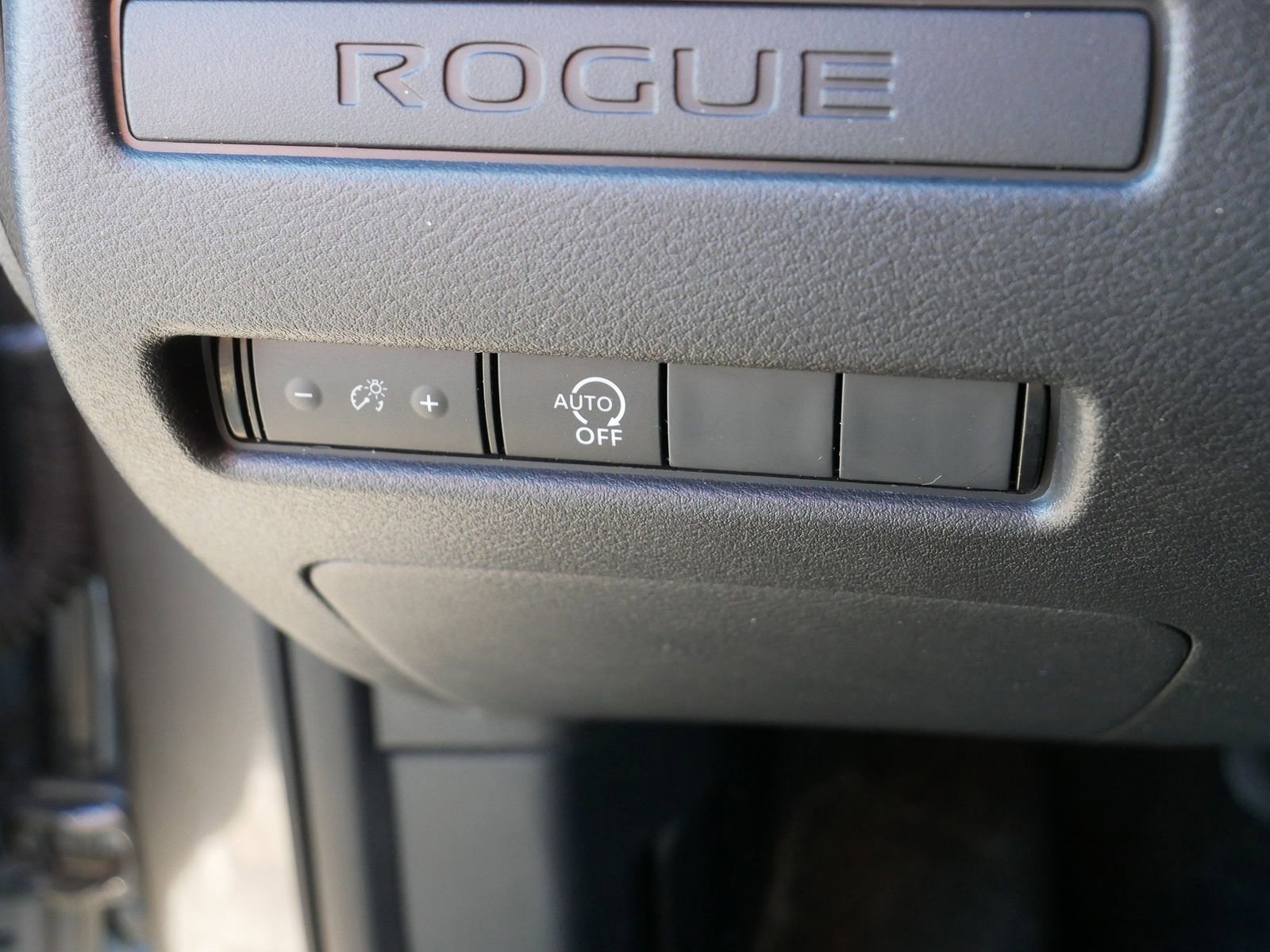 Used 2024 Nissan Rogue S AWD/4WD image 16