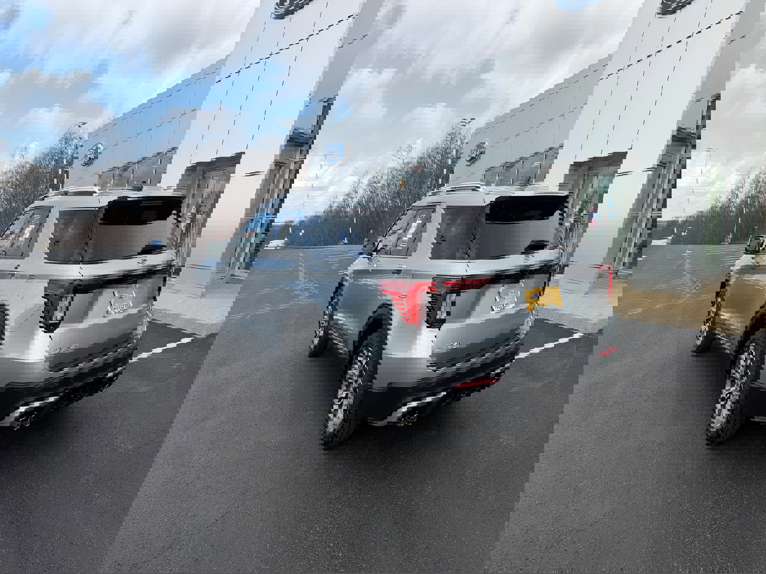 Certified 2025 Ford Explorer Platinum w/ Ultimate Package image 5