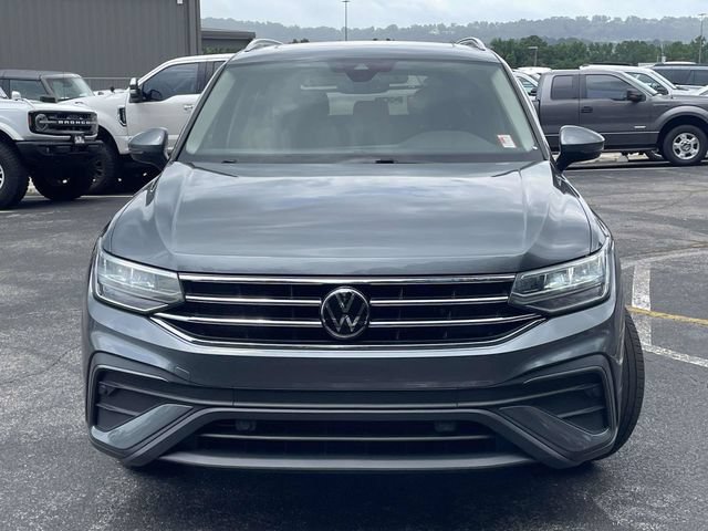 Used 2023 Volkswagen Tiguan SE w/ Panoramic Sunroof Package FWD image 9