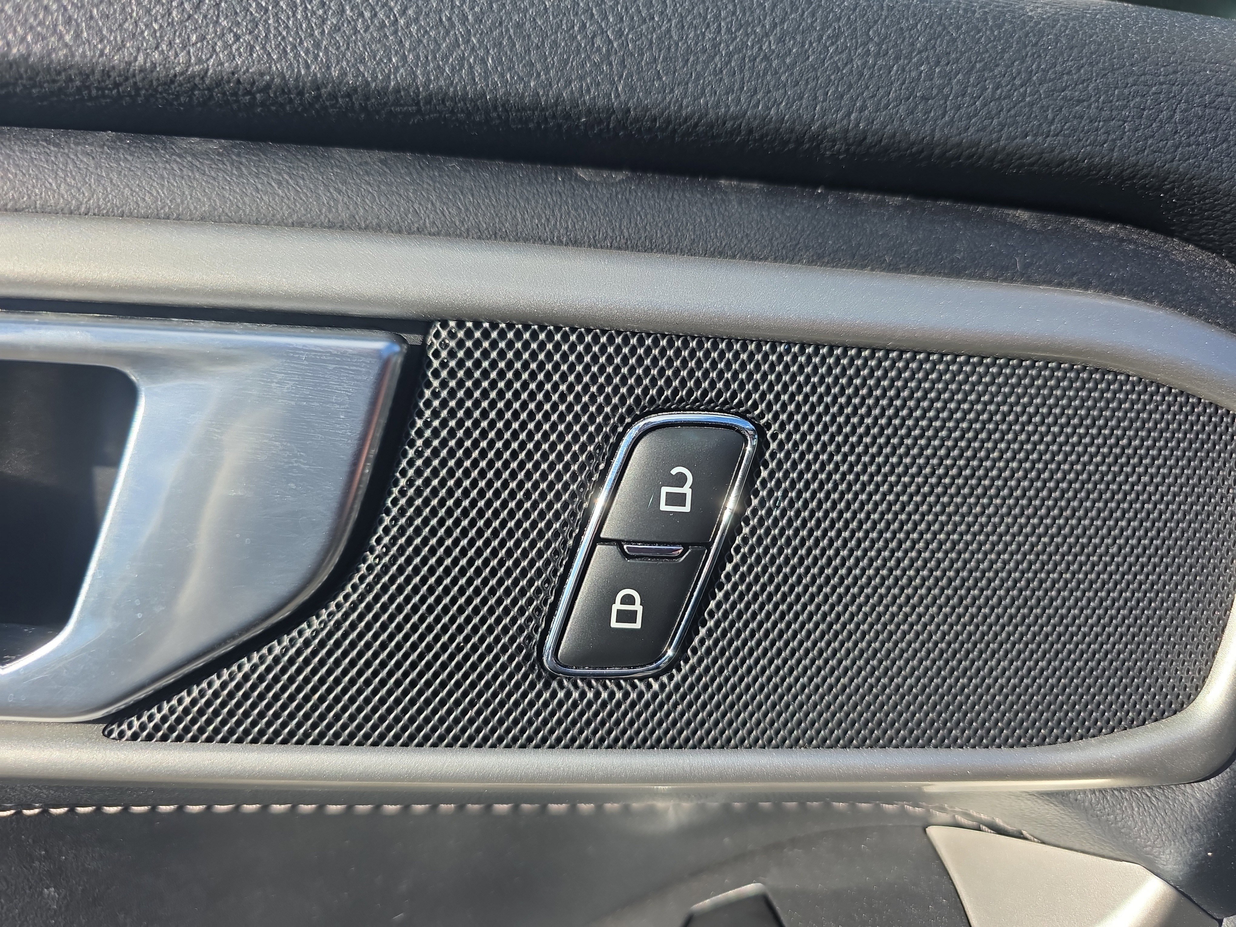 Certified 2022 Ford Explorer XLT w/ Equipment Group 202A image 24