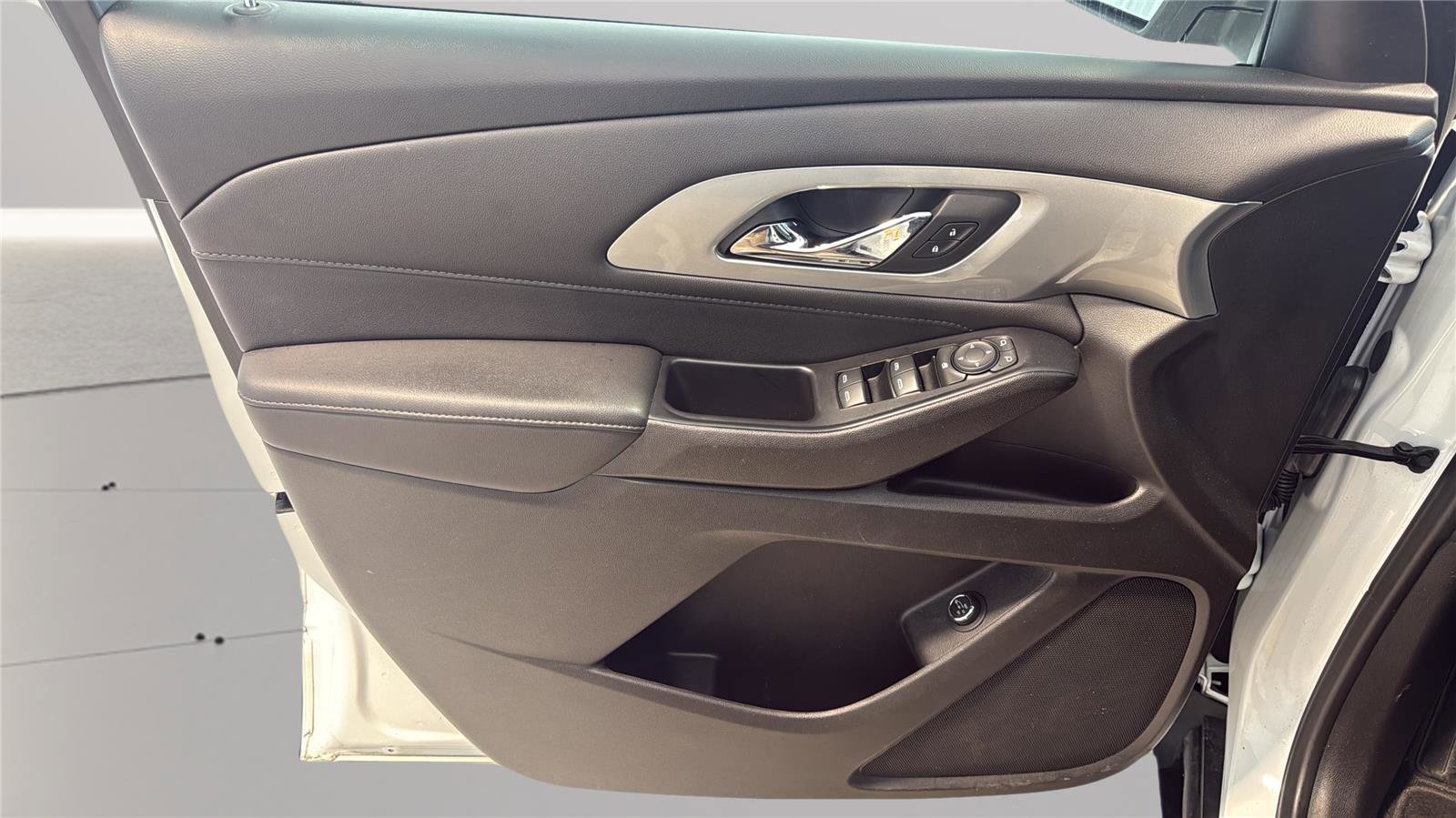 Used 2022 Chevrolet Traverse LT image 22