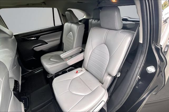 Used 2021 Toyota Highlander XLE FWD image 26