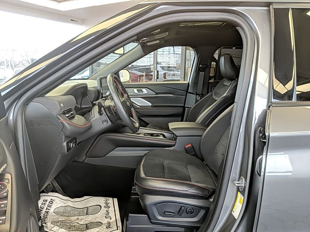 Certified 2025 Ford Explorer ST image 13