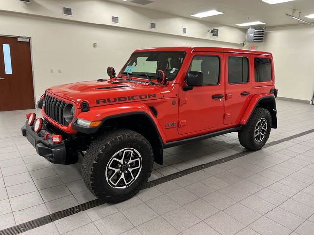 Used 2025 Jeep Wrangler Unlimited Rubicon AWD/4WD image 3