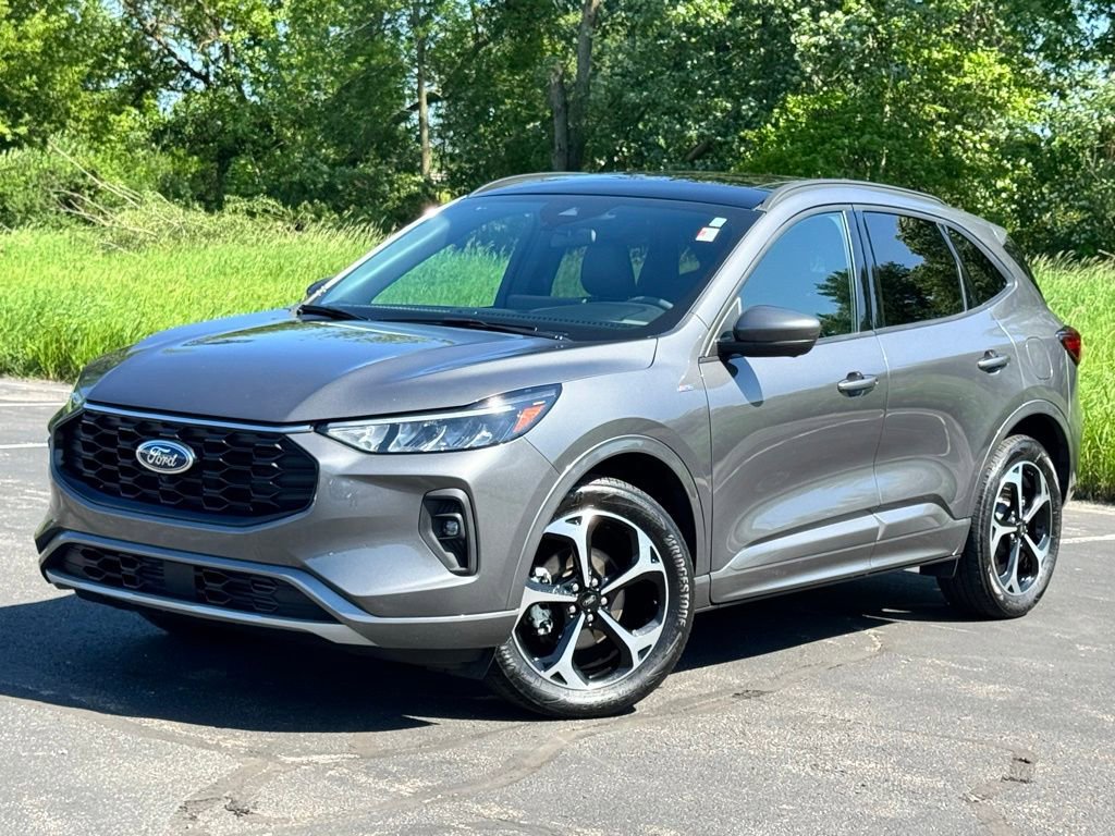Certified 2023 Ford Escape ST-Line Select w/ Tech Pack #2 AWD/4WD image 2