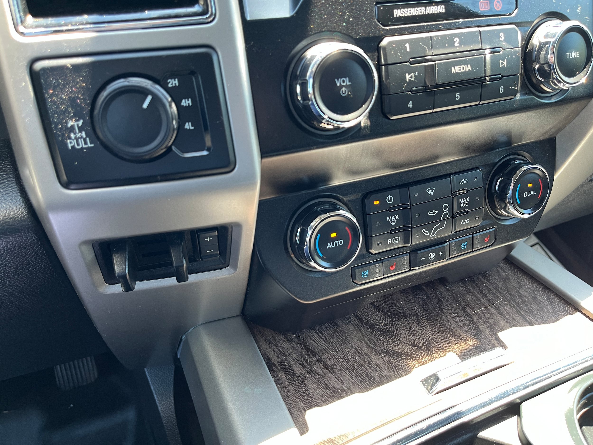 Certified 2019 Ford F250 Lariat w/ Lariat Ultimate Package AWD/4WD image 17