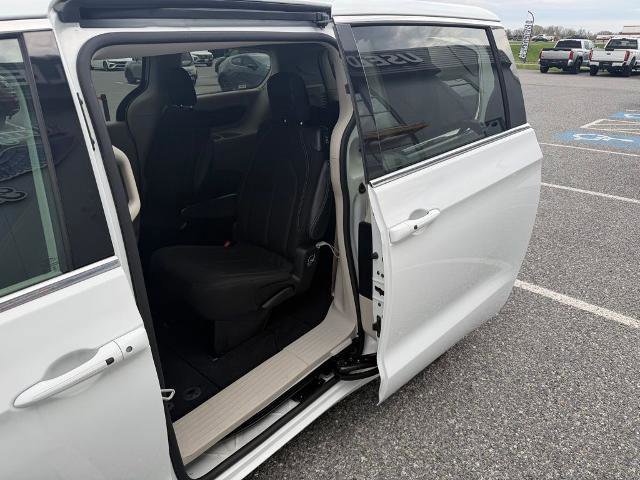 Used 2023 Chrysler Voyager LX FWD image 12