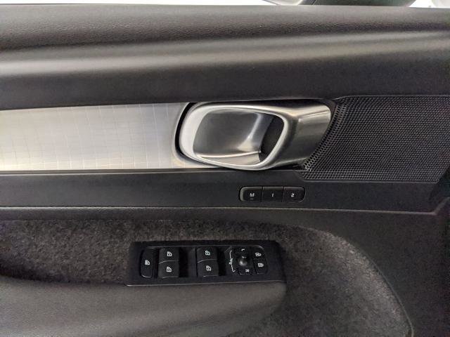 Used 2024 Volvo XC40 B5 Core AWD/4WD image 14