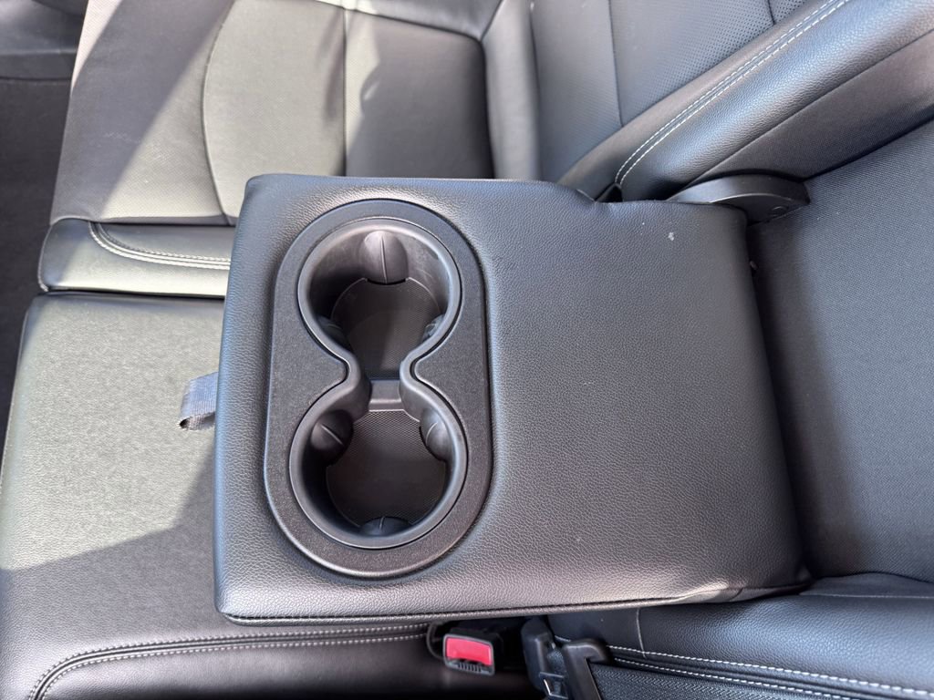 Used 2023 GMC Terrain SLT image 31