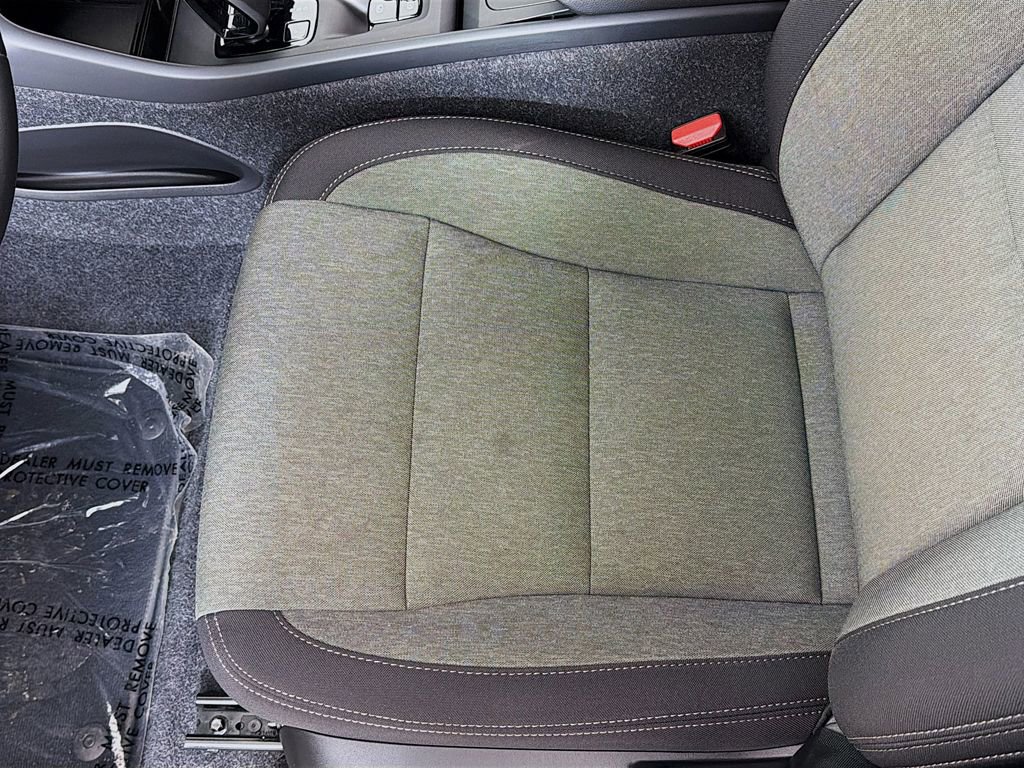 Used 2025 Volvo XC40 B5 Core AWD/4WD image 23
