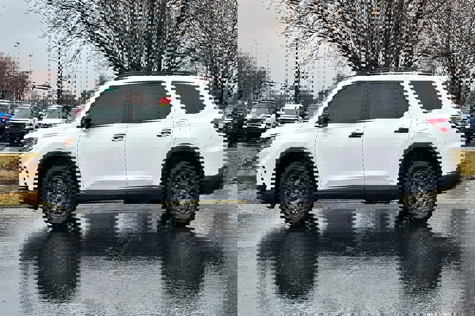 Used 2023 Honda Pilot TrailSport image 2