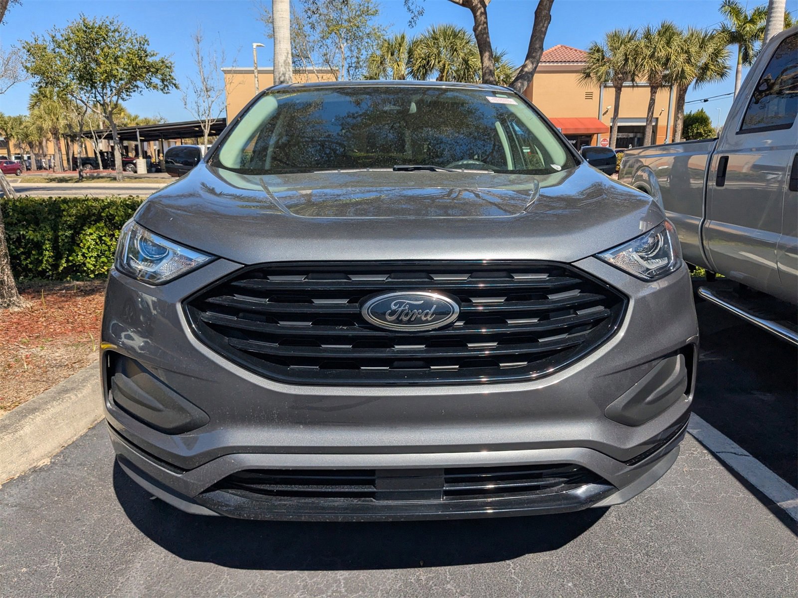 Certified 2022 Ford Edge SE w/ Black Appearance Package image 6