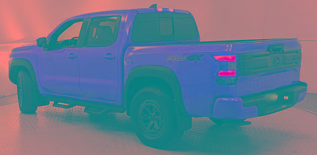 Used 2025 Nissan Frontier PRO-4X image 3