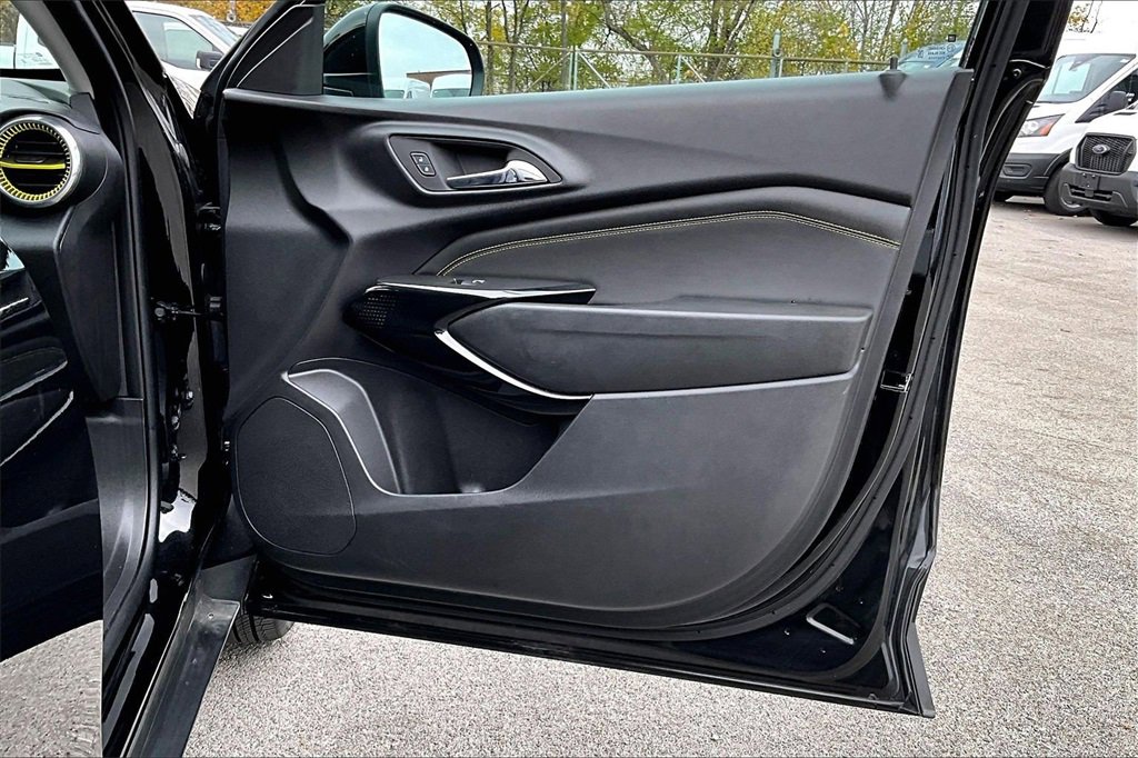 Used 2025 Chevrolet Trax LT image 22