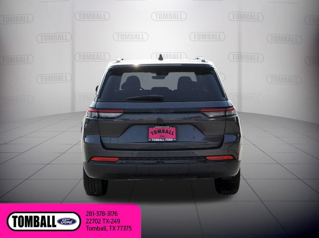 Used 2025 Jeep Grand Cherokee Altitude RWD image 7