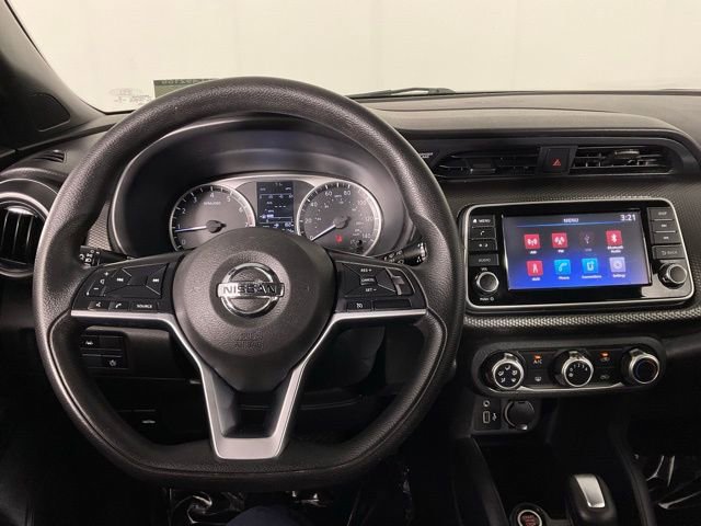 Used 2020 Nissan Kicks S image 17