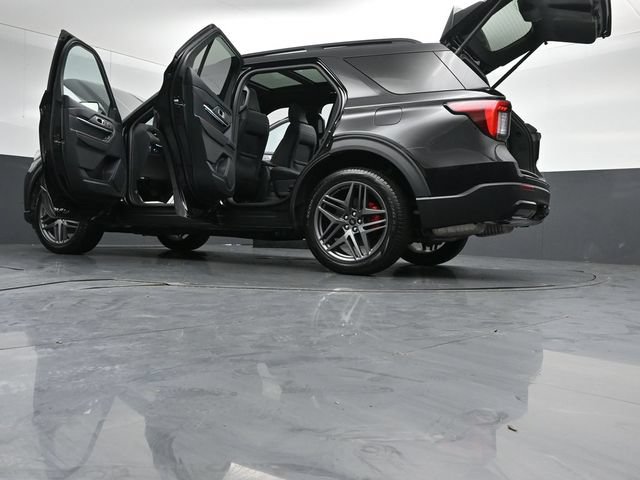 Certified 2025 Ford Explorer ST-Line w/ Premium Package AWD/4WD image 59