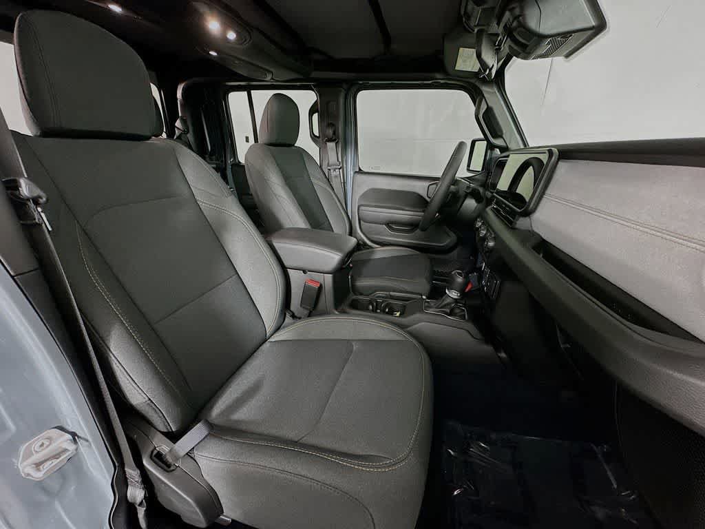 Used 2025 Jeep Gladiator Sport AWD/4WD image 15