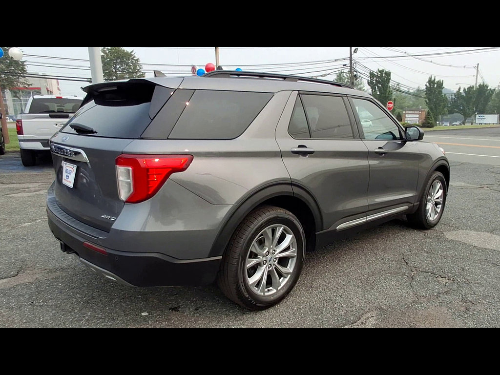 Certified 2023 Ford Explorer XLT w/ Equipment Group 202A AWD/4WD image 8