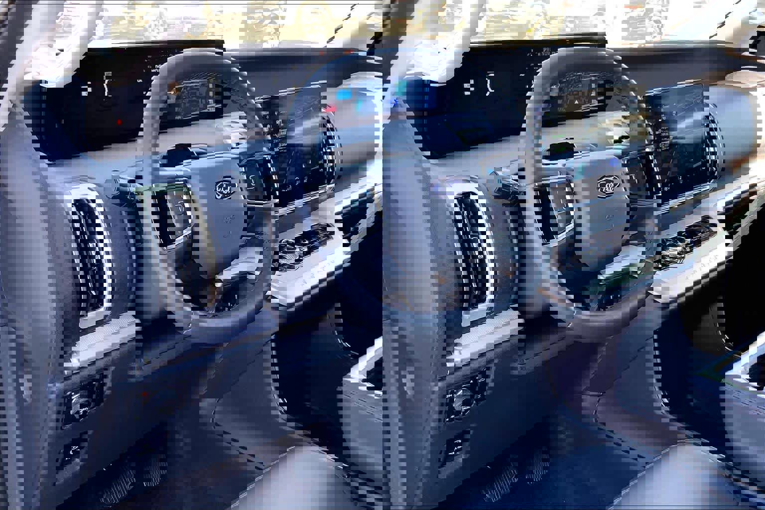 Certified 2025 Ford Expedition Active image 16