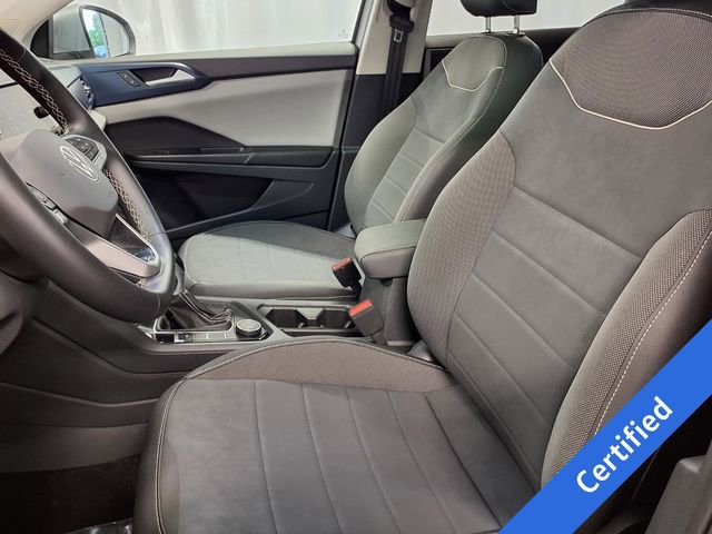 Used 2023 Volkswagen Taos SE w/ Panoramic Sunroof Package AWD/4WD image 3