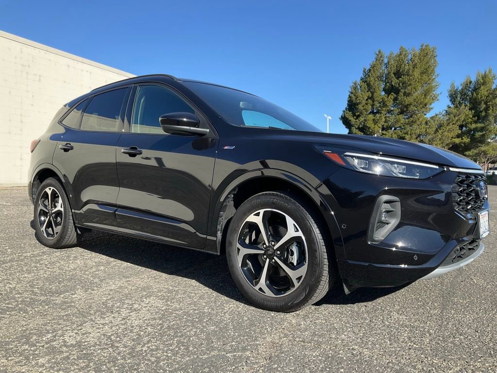 Certified 2024 Ford Escape ST-Line Elite w/ Premium Technology Package image 19