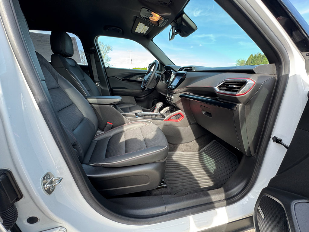 Used 2022 Chevrolet TrailBlazer RS w/ Technology Package AWD/4WD image 15