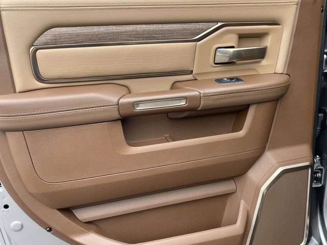 Used 2024 RAM 2500 Limited w/ Towing Technology Group AWD/4WD image 8